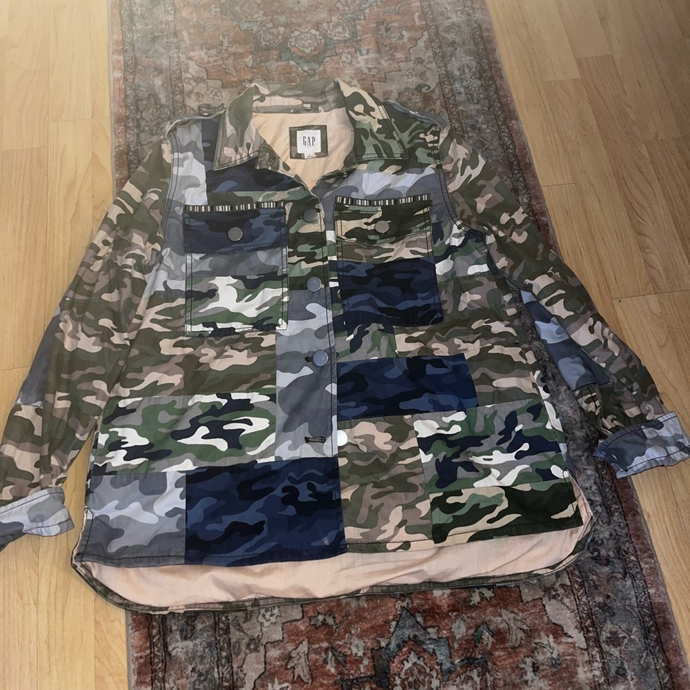 Gap Patchwork Camo Print Utility Jacket Shacket M… - image 1
